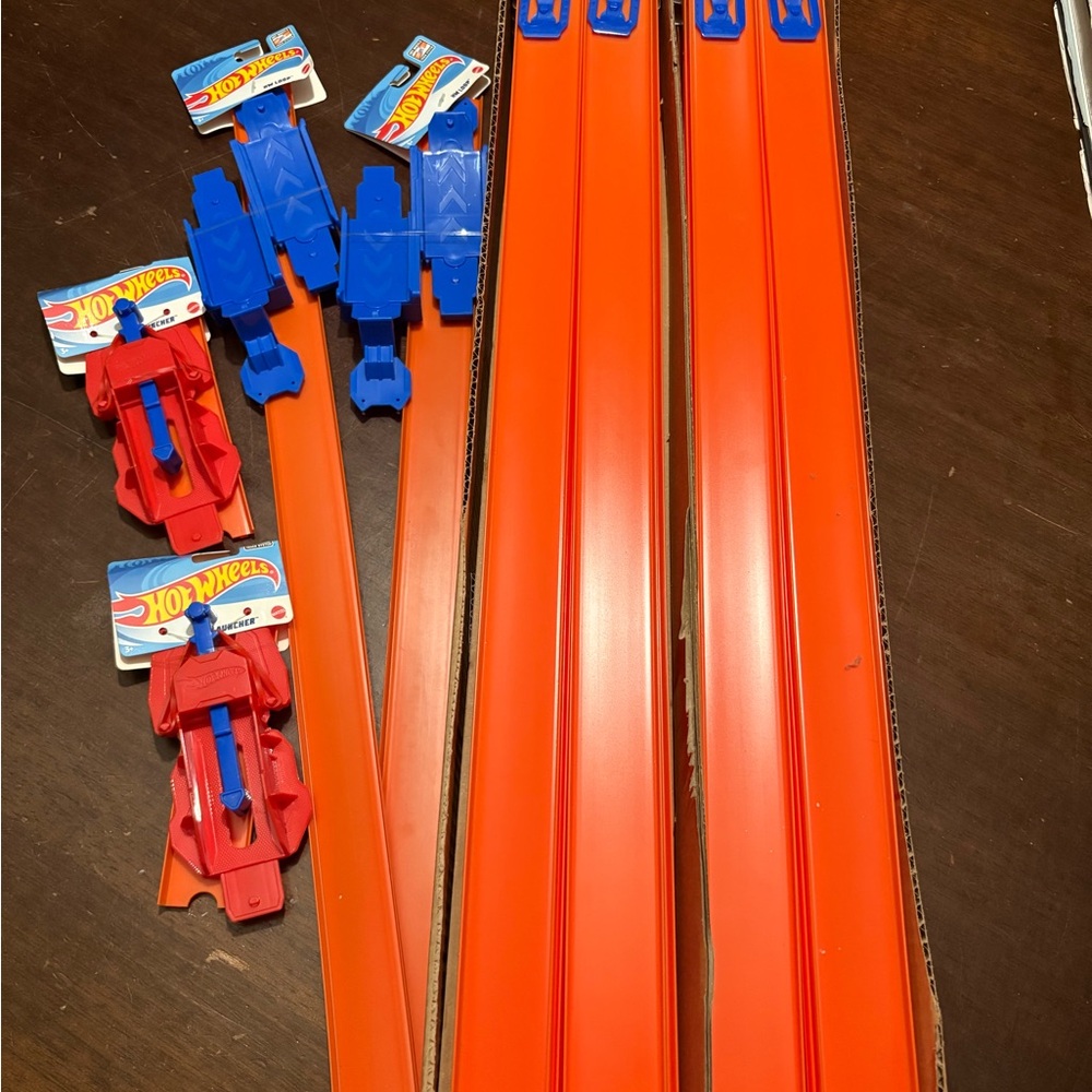 Lot of New w/ tag Hot Wheel tracks(24) loops (2) and launchers (2)